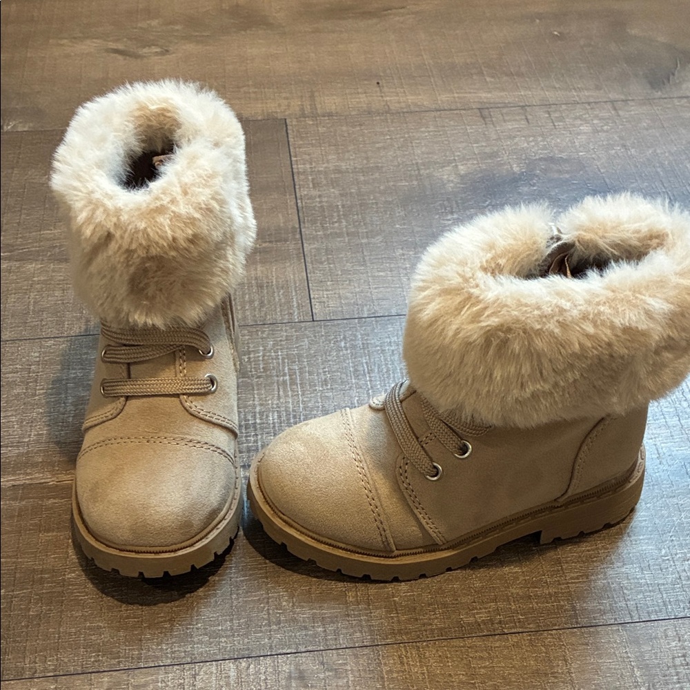 Old Navy Tan Kids Boots with Faux Fur